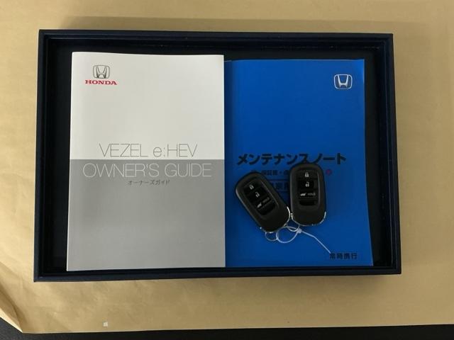 メンテナンスノート【点検整備記録簿・保証書】、取説も揃ってます。スマートキーはバッグなどにしまったままボタン操作でエンジンの始動・停止ができて大変便利です