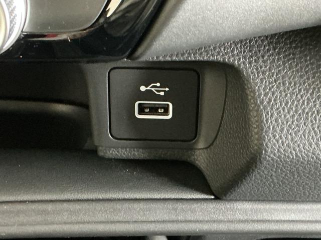 ヴェゼル e:HEVX ナビ Rカメラ ブルートゥース フルセグ 前後障害物センサー AAC イモビライザー スマ-トキ- 誤発進抑制 PW リアカメラ クルコン ESC キーフリー LEDヘッドランプ DVD再生可 ABS(16枚目)