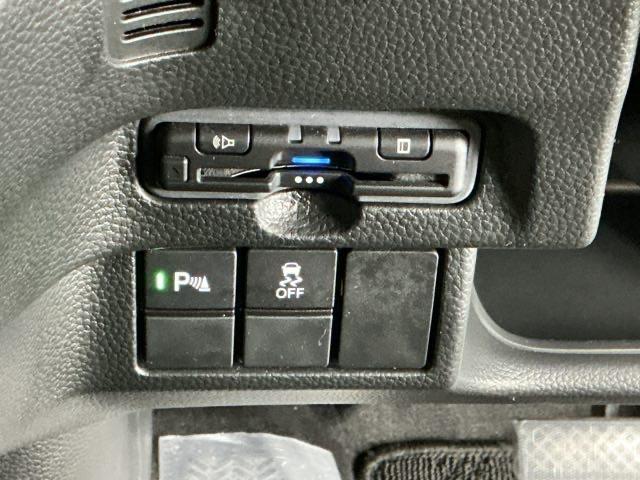 N-BOXカスタム L ナビ Rカメラ ブルートゥース フルセグTV Pソナー サイドエアバッグ Aストップ シートヒータ ベンチシート 点検記録簿 キーフリーシステム LEDライト リアカメ クルーズコントロール AC(13枚目)