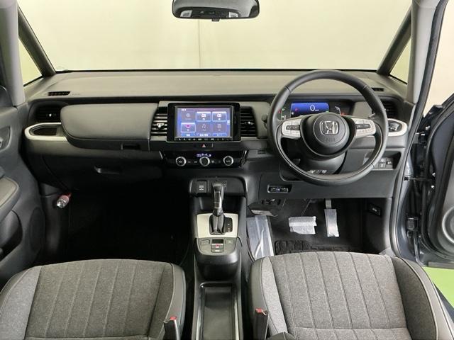 フィット ｅ：ＨＥＶホーム　ナビ　Ｒカメラ　ブルートゥース　フルセグＴＶ　前後誤発進抑制機能　クリソナ　助手席エアバッグ　運転席エアバッグ　アイドリングストップ　ＬＥＤライト　ＵＳＢ接続　バックカメラ　ＡＢＳ　サイドエアバッグ（2枚目）