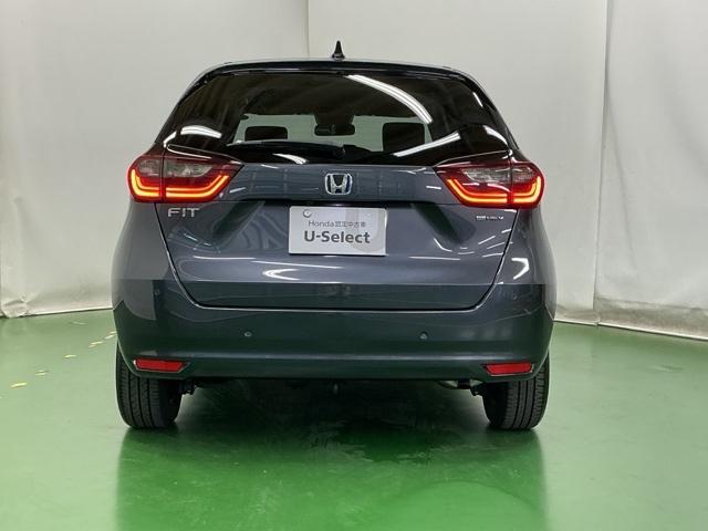 フィット ｅ：ＨＥＶホーム　ナビ　Ｒカメラ　ブルートゥース　フルセグＴＶ　前後誤発進抑制機能　クリソナ　助手席エアバッグ　運転席エアバッグ　アイドリングストップ　ＬＥＤライト　ＵＳＢ接続　バックカメラ　ＡＢＳ　サイドエアバッグ（9枚目）