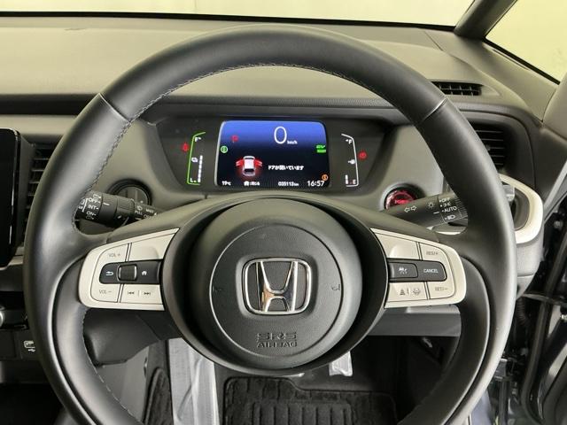 フィット ｅ：ＨＥＶホーム　ナビ　Ｒカメラ　ブルートゥース　フルセグＴＶ　前後誤発進抑制機能　クリソナ　助手席エアバッグ　運転席エアバッグ　アイドリングストップ　ＬＥＤライト　ＵＳＢ接続　バックカメラ　ＡＢＳ　サイドエアバッグ（22枚目）