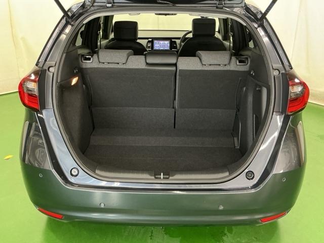 フィット ｅ：ＨＥＶホーム　ナビ　Ｒカメラ　ブルートゥース　フルセグＴＶ　前後誤発進抑制機能　クリソナ　助手席エアバッグ　運転席エアバッグ　アイドリングストップ　ＬＥＤライト　ＵＳＢ接続　バックカメラ　ＡＢＳ　サイドエアバッグ（24枚目）