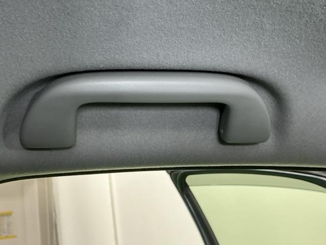 フィット ｅ：ＨＥＶホーム　ナビ　Ｒカメラ　ブルートゥース　フルセグＴＶ　前後誤発進抑制機能　クリソナ　助手席エアバッグ　運転席エアバッグ　アイドリングストップ　ＬＥＤライト　ＵＳＢ接続　バックカメラ　ＡＢＳ　サイドエアバッグ（53枚目）