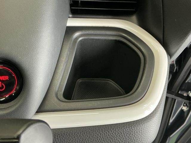 フィット ｅ：ＨＥＶホーム　ナビ　Ｒカメラ　ブルートゥース　フルセグＴＶ　前後誤発進抑制機能　クリソナ　助手席エアバッグ　運転席エアバッグ　アイドリングストップ　ＬＥＤライト　ＵＳＢ接続　バックカメラ　ＡＢＳ　サイドエアバッグ（57枚目）