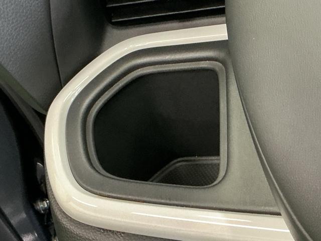 フィット ｅ：ＨＥＶホーム　ナビ　Ｒカメラ　ブルートゥース　フルセグＴＶ　前後誤発進抑制機能　クリソナ　助手席エアバッグ　運転席エアバッグ　アイドリングストップ　ＬＥＤライト　ＵＳＢ接続　バックカメラ　ＡＢＳ　サイドエアバッグ（58枚目）