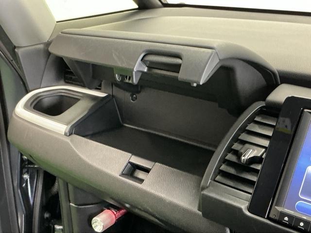 フィット ｅ：ＨＥＶホーム　ナビ　Ｒカメラ　ブルートゥース　フルセグＴＶ　前後誤発進抑制機能　クリソナ　助手席エアバッグ　運転席エアバッグ　アイドリングストップ　ＬＥＤライト　ＵＳＢ接続　バックカメラ　ＡＢＳ　サイドエアバッグ（59枚目）