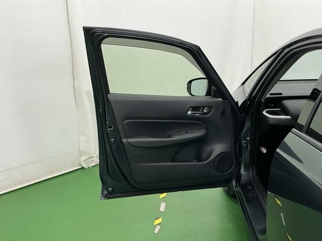 フィット ｅ：ＨＥＶホーム　ナビ　Ｒカメラ　ブルートゥース　フルセグＴＶ　前後誤発進抑制機能　クリソナ　助手席エアバッグ　運転席エアバッグ　アイドリングストップ　ＬＥＤライト　ＵＳＢ接続　バックカメラ　ＡＢＳ　サイドエアバッグ（64枚目）