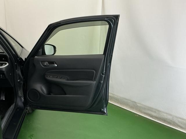 フィット ｅ：ＨＥＶホーム　ナビ　Ｒカメラ　ブルートゥース　フルセグＴＶ　前後誤発進抑制機能　クリソナ　助手席エアバッグ　運転席エアバッグ　アイドリングストップ　ＬＥＤライト　ＵＳＢ接続　バックカメラ　ＡＢＳ　サイドエアバッグ（65枚目）