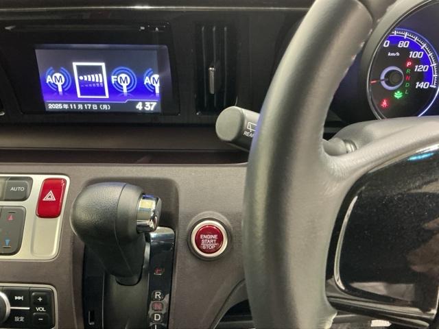 Ｎ－ＯＮＥ プレミアム・Ｌパッケージ　ディスプレイオーディオ　Ｒカメラ　ＣＤ　ＥＣＯＮモード　両席エアバック　フルオートエアコン　スマートキ－　セキュリティー　エアバック　キーレス　パワーウインド　横滑防止装置　Ｂモニター　ＥＴＣ　ＡＢＳ（3枚目）