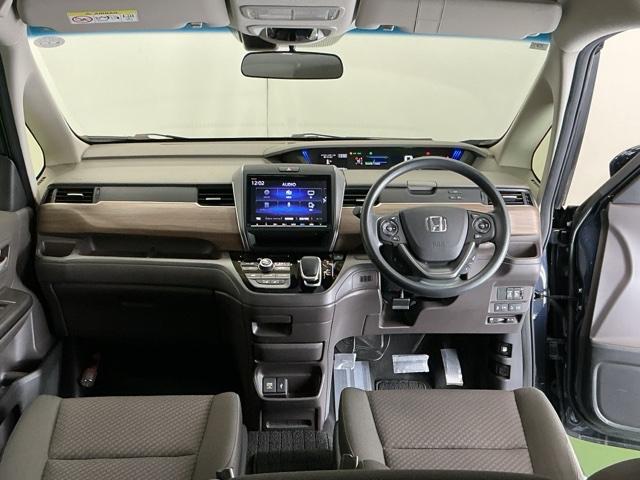 フリードハイブリッド ハイブリッド・Ｇホンダセンシング　ナビ　Ｒカメラ　ブルートゥース　フルセグ　軽減ブレーキ　キーフリーシステム　記録簿　ＤＶＤ再生可能　ＥＣＯＮ　後カメラ　Ａクルーズ　ＬＥＤヘッドランプ　横滑防止　パワーウインドウ　３列シート　ＵＳＢ（2枚目）