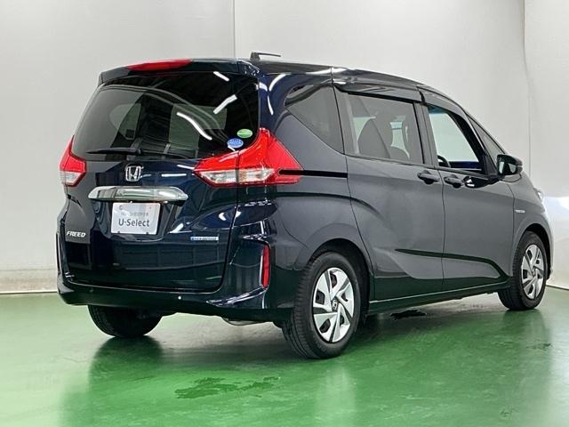 フリードハイブリッド ハイブリッド・Ｇホンダセンシング　ナビ　Ｒカメラ　ブルートゥース　フルセグ　軽減ブレーキ　キーフリーシステム　記録簿　ＤＶＤ再生可能　ＥＣＯＮ　後カメラ　Ａクルーズ　ＬＥＤヘッドランプ　横滑防止　パワーウインドウ　３列シート　ＵＳＢ（8枚目）