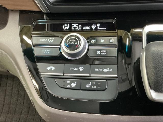 フリードハイブリッド ハイブリッド・Ｇホンダセンシング　ナビ　Ｒカメラ　ブルートゥース　フルセグ　軽減ブレーキ　キーフリーシステム　記録簿　ＤＶＤ再生可能　ＥＣＯＮ　後カメラ　Ａクルーズ　ＬＥＤヘッドランプ　横滑防止　パワーウインドウ　３列シート　ＵＳＢ（15枚目）