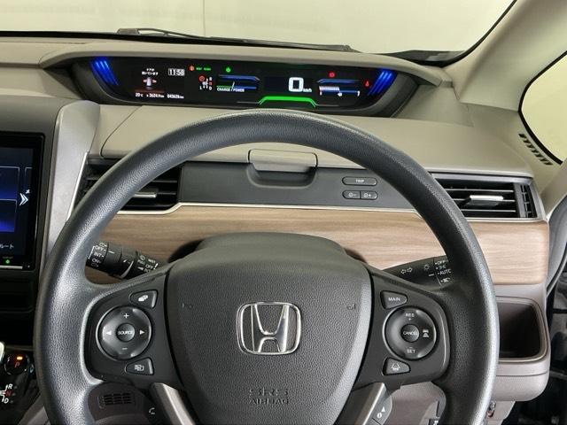 フリードハイブリッド ハイブリッド・Ｇホンダセンシング　ナビ　Ｒカメラ　ブルートゥース　フルセグ　軽減ブレーキ　キーフリーシステム　記録簿　ＤＶＤ再生可能　ＥＣＯＮ　後カメラ　Ａクルーズ　ＬＥＤヘッドランプ　横滑防止　パワーウインドウ　３列シート　ＵＳＢ（22枚目）