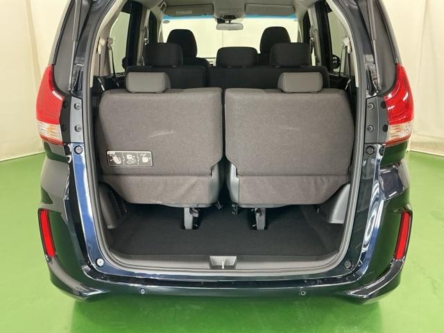 フリードハイブリッド ハイブリッド・Ｇホンダセンシング　ナビ　Ｒカメラ　ブルートゥース　フルセグ　軽減ブレーキ　キーフリーシステム　記録簿　ＤＶＤ再生可能　ＥＣＯＮ　後カメラ　Ａクルーズ　ＬＥＤヘッドランプ　横滑防止　パワーウインドウ　３列シート　ＵＳＢ（30枚目）