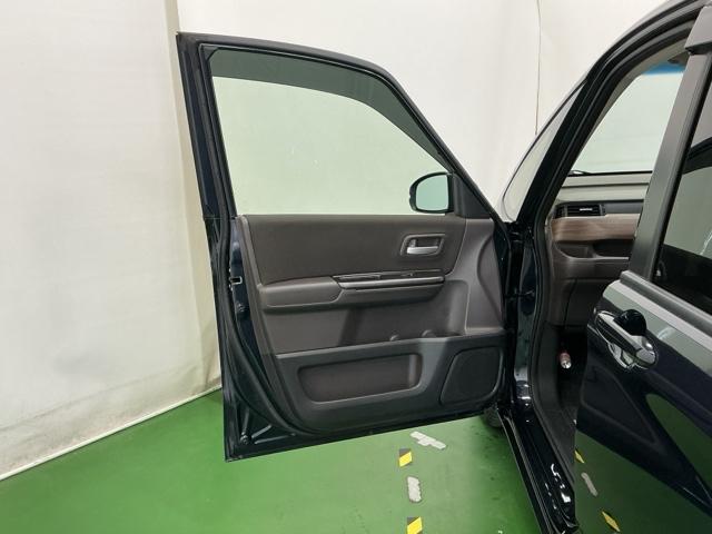 フリードハイブリッド ハイブリッド・Ｇホンダセンシング　ナビ　Ｒカメラ　ブルートゥース　フルセグ　軽減ブレーキ　キーフリーシステム　記録簿　ＤＶＤ再生可能　ＥＣＯＮ　後カメラ　Ａクルーズ　ＬＥＤヘッドランプ　横滑防止　パワーウインドウ　３列シート　ＵＳＢ（50枚目）