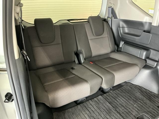 フリードハイブリッド ハイブリッド・Ｇホンダセンシング　ナビ　Ｒカメラ　ブルートゥース　フルセグ　軽減ブレーキ　キーフリーシステム　記録簿　ＤＶＤ再生可能　ＥＣＯＮ　後カメラ　Ａクルーズ　ＬＥＤヘッドランプ　シートＨ　横滑防止　パワーウインドウ　３列シート（22枚目）