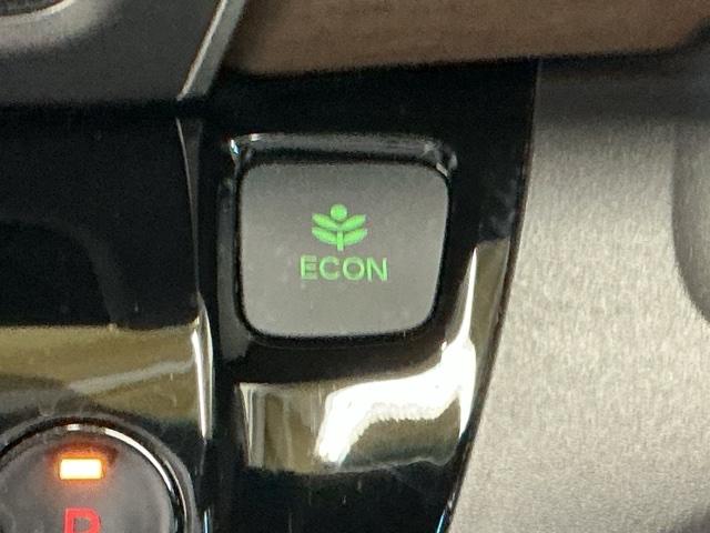 フリードハイブリッド ハイブリッド・Ｇホンダセンシング　ナビ　Ｒカメラ　ブルートゥース　フルセグ　軽減ブレーキ　キーフリーシステム　記録簿　ＤＶＤ再生可能　ＥＣＯＮ　後カメラ　Ａクルーズ　ＬＥＤヘッドランプ　シートＨ　横滑防止　パワーウインドウ　３列シート（28枚目）