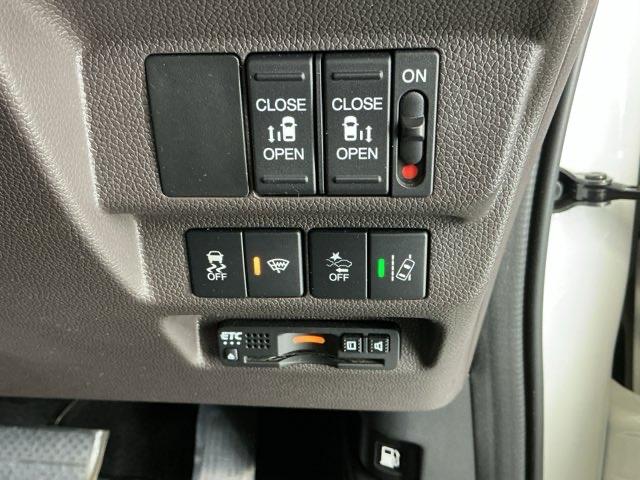 フリードハイブリッド ハイブリッド・Ｇホンダセンシング　ナビ　Ｒカメラ　ブルートゥース　フルセグ　軽減ブレーキ　キーフリーシステム　記録簿　ＤＶＤ再生可能　ＥＣＯＮ　後カメラ　Ａクルーズ　ＬＥＤヘッドランプ　シートＨ　横滑防止　パワーウインドウ　３列シート（29枚目）