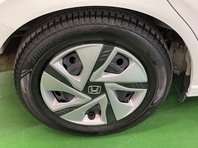 フリードハイブリッド ハイブリッド・Ｇホンダセンシング　ナビ　Ｒカメラ　ブルートゥース　フルセグ　軽減ブレーキ　キーフリーシステム　記録簿　ＤＶＤ再生可能　ＥＣＯＮ　後カメラ　Ａクルーズ　ＬＥＤヘッドランプ　シートＨ　横滑防止　パワーウインドウ　３列シート（34枚目）