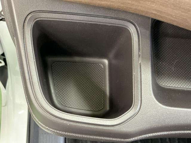 フリードハイブリッド ハイブリッド・Ｇホンダセンシング　ナビ　Ｒカメラ　ブルートゥース　フルセグ　軽減ブレーキ　キーフリーシステム　記録簿　ＤＶＤ再生可能　ＥＣＯＮ　後カメラ　Ａクルーズ　ＬＥＤヘッドランプ　シートＨ　横滑防止　パワーウインドウ　３列シート（52枚目）