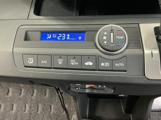 フリード Gエアロ ナビ Rカメラ ブルートゥース フルセグ 助手席エアバッグ 地デジテレビ 盗難防止 インテリキー キーレスエントリ エアバック パワーステアリング 記録簿付き 横滑防止装置 エアコン ETC付き 3列(14枚目)