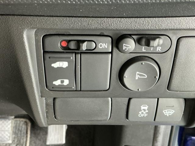 フリード Gエアロ ナビ Rカメラ ブルートゥース フルセグ 助手席エアバッグ 地デジテレビ 盗難防止 インテリキー キーレスエントリ エアバック パワーステアリング 記録簿付き 横滑防止装置 エアコン ETC付き 3列(22枚目)