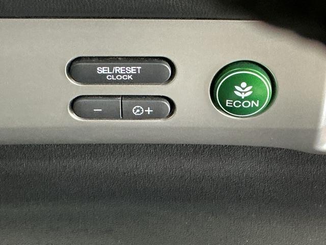 フリード Gエアロ ナビ Rカメラ ブルートゥース フルセグ 助手席エアバッグ 地デジテレビ 盗難防止 インテリキー キーレスエントリ エアバック パワーステアリング 記録簿付き 横滑防止装置 エアコン ETC付き 3列(24枚目)