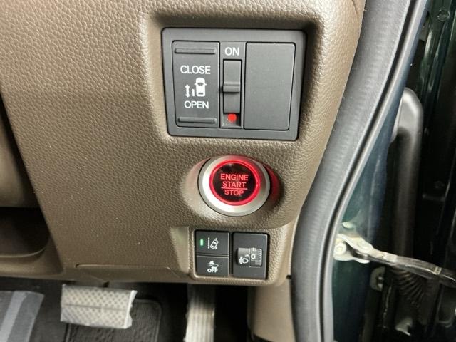 Ｎ－ＢＯＸ Ｌ　ナビ　Ｒカメラ　ブルートゥース　フルセグＴＶ　衝突回避支援ブレーキ　Ｉ－ＳＴＯＰ　クリソナ　ＰＷ　パワステ　Ｓヒーター　スマ－トキ－　Ｂカメ　地デジＴＶ　横滑り防止　ＥＴＣ車載器　整備記録簿　ＤＶＤ（29枚目）