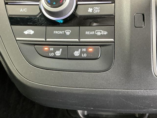 フリード＋ Ｇ　ナビ　Ｒカメラ　ブルートゥース　ＥＴＣ　衝突被害軽減システム　シ－トヒ－タ－　盗難防止装置　アイドリングストップ　両側パワースライドドア　ＬＥＤヘッド　ＥＳＣ　エアバック　パワーウインドウ　ＡＢＳ（14枚目）