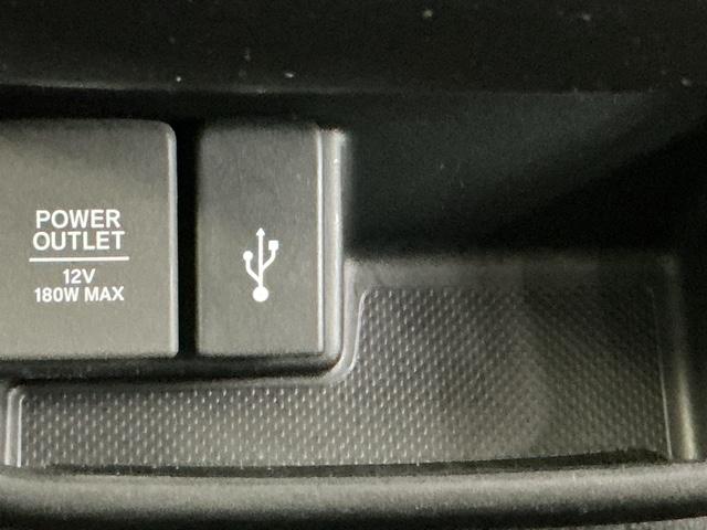 フリード＋ Ｇ　ナビ　Ｒカメラ　ブルートゥース　ＥＴＣ　衝突被害軽減システム　シ－トヒ－タ－　盗難防止装置　アイドリングストップ　両側パワースライドドア　ＬＥＤヘッド　ＥＳＣ　エアバック　パワーウインドウ　ＡＢＳ（18枚目）