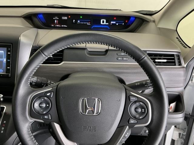 フリード＋ Ｇ　ナビ　Ｒカメラ　ブルートゥース　ＥＴＣ　衝突被害軽減システム　シ－トヒ－タ－　盗難防止装置　アイドリングストップ　両側パワースライドドア　ＬＥＤヘッド　ＥＳＣ　エアバック　パワーウインドウ　ＡＢＳ（21枚目）