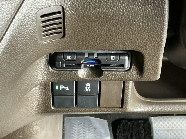 Ｎ－ＢＯＸ Ｌ　ナビ　Ｒカメラ　ブルートゥース　フルセグ　衝突回避支援ブレーキ　Ｉ－ＳＴＯＰ　ＰＷ　パワステ　Ｓヒーター　スマ－トキ－　Ｂカメ　地デジＴＶ　横滑り防止　ＥＴＣ車載器　整備記録簿　ＬＥＤライト　ＤＶＤ（13枚目）