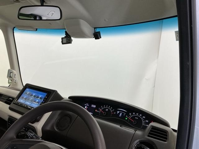 Ｎ－ＢＯＸ Ｌ　ナビ　Ｒカメラ　ブルートゥース　フルセグ　衝突回避支援ブレーキ　Ｉ－ＳＴＯＰ　ＰＷ　パワステ　Ｓヒーター　スマ－トキ－　Ｂカメ　地デジＴＶ　横滑り防止　ＥＴＣ車載器　整備記録簿　ＬＥＤライト　ＤＶＤ（30枚目）