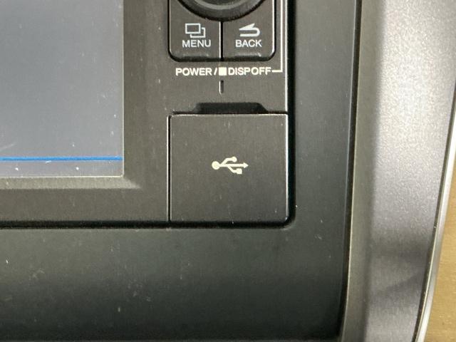 �t�r�a���͒[�q���Ă܂��B�t�r�a��������ڑ����ĉ��y�t�@�C���A�摜�t�@�C���A����t�@�C���Ȃǂ��i�r��ʂŊy���߂܂��@���ꕔ�̃f�B�X�v���C�I�[�f�B�I�A�b�c�`���[�i�[�̏ꍇ�͉��y�t�@�C���݂̂ƂȂ�܂�