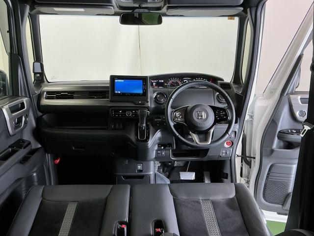 Ｎ－ＢＯＸカスタム Ｌターボスタイル＋ブラック　ナビ　Ｒカメラ　ブルートゥース　フルセグ　ベンチＳ　ターボエンジン　コーナーセンサ　スマ－トキ－　エアバック　横滑り防止機能　サイドカーテンエアバック　ＵＳＢ接続　クルーズコントロール　地デジ　ＡＡＣ（2枚目）