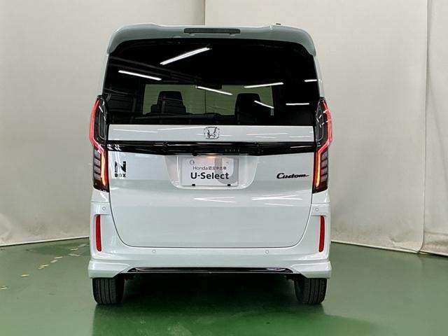 Ｎ－ＢＯＸカスタム Ｌターボスタイル＋ブラック　ナビ　Ｒカメラ　ブルートゥース　フルセグ　ベンチＳ　ターボエンジン　コーナーセンサ　スマ－トキ－　エアバック　横滑り防止機能　サイドカーテンエアバック　ＵＳＢ接続　クルーズコントロール　地デジ　ＡＡＣ（9枚目）