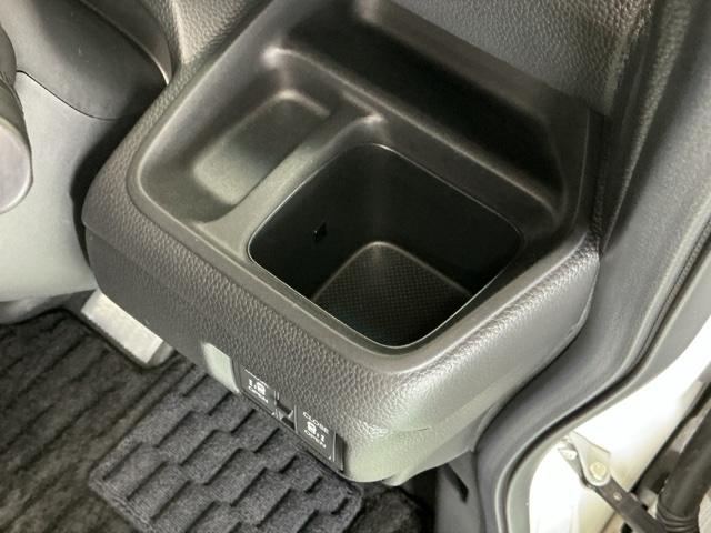 Ｎ－ＢＯＸカスタム Ｌターボスタイル＋ブラック　ナビ　Ｒカメラ　ブルートゥース　フルセグ　ベンチＳ　ターボエンジン　コーナーセンサ　スマ－トキ－　エアバック　横滑り防止機能　サイドカーテンエアバック　ＵＳＢ接続　クルーズコントロール　地デジ　ＡＡＣ（16枚目）