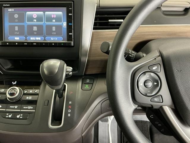 フリード＋ Ｇ　Ｒカメラ　ナビ　ブルートゥース　ＣＤ　ＥＴＣ　誤発進抑制機能　シートヒータ　スマキー　オートクルーズ　盗難防止システム　リアカメラ　ＡＢＳ　エアバック　両側電動ドア　ＥＳＣ　ＬＥＤヘッド　Ｗエアバッグ（3枚目）