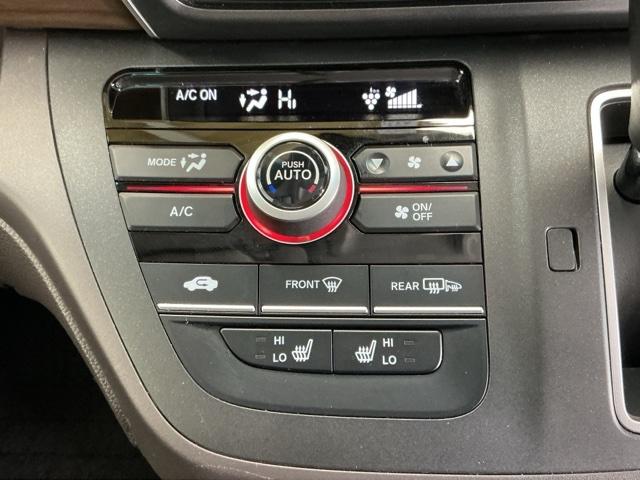 フリード＋ Ｇ　Ｒカメラ　ナビ　ブルートゥース　ＣＤ　ＥＴＣ　誤発進抑制機能　シートヒータ　スマキー　オートクルーズ　盗難防止システム　リアカメラ　ＡＢＳ　エアバック　両側電動ドア　ＥＳＣ　ＬＥＤヘッド　Ｗエアバッグ（15枚目）