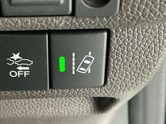 フリード＋ Ｇ　Ｒカメラ　ナビ　ブルートゥース　ＣＤ　ＥＴＣ　誤発進抑制機能　シートヒータ　スマキー　オートクルーズ　盗難防止システム　リアカメラ　ＡＢＳ　エアバック　両側電動ドア　ＥＳＣ　ＬＥＤヘッド　Ｗエアバッグ（26枚目）