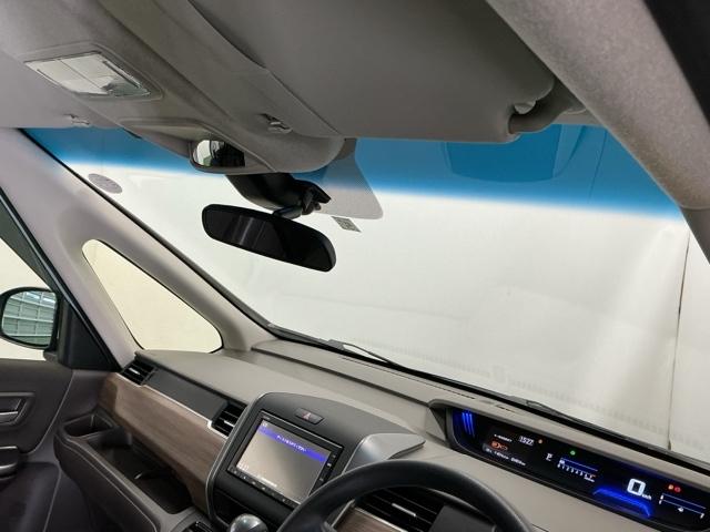 フリード＋ Ｇ　Ｒカメラ　ナビ　ブルートゥース　ＣＤ　ＥＴＣ　誤発進抑制機能　シートヒータ　スマキー　オートクルーズ　盗難防止システム　リアカメラ　ＡＢＳ　エアバック　両側電動ドア　ＥＳＣ　ＬＥＤヘッド　Ｗエアバッグ（28枚目）