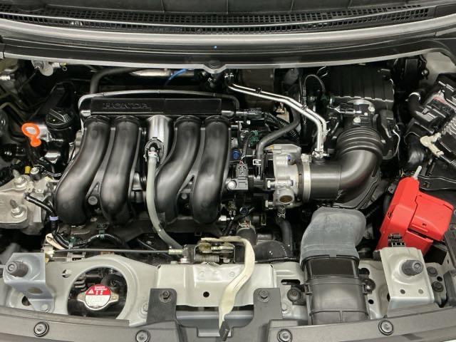 フリード＋ Ｇ　Ｒカメラ　ナビ　ブルートゥース　ＣＤ　ＥＴＣ　誤発進抑制機能　シートヒータ　スマキー　オートクルーズ　盗難防止システム　リアカメラ　ＡＢＳ　エアバック　両側電動ドア　ＥＳＣ　ＬＥＤヘッド　Ｗエアバッグ（31枚目）