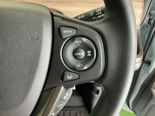 フリード＋ Ｇ　Ｒカメラ　ナビ　ブルートゥース　ＣＤ　ＥＴＣ　誤発進抑制機能　シートヒータ　スマキー　オートクルーズ　盗難防止システム　リアカメラ　ＡＢＳ　エアバック　両側電動ドア　ＥＳＣ　ＬＥＤヘッド　Ｗエアバッグ（49枚目）