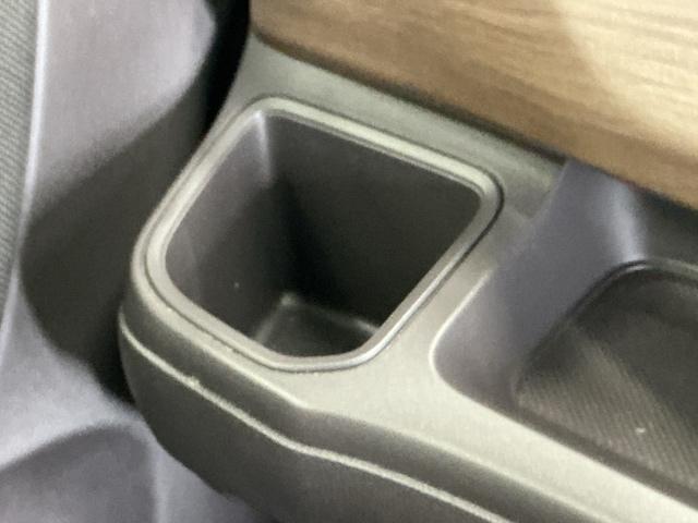 フリード＋ Ｇ　Ｒカメラ　ナビ　ブルートゥース　ＣＤ　ＥＴＣ　誤発進抑制機能　シートヒータ　スマキー　オートクルーズ　盗難防止システム　リアカメラ　ＡＢＳ　エアバック　両側電動ドア　ＥＳＣ　ＬＥＤヘッド　Ｗエアバッグ（52枚目）