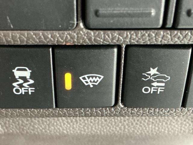 フリード＋ Ｇ　Ｒカメラ　ナビ　ブルートゥース　ＣＤ　ＥＴＣ　誤発進抑制機能　シートヒータ　スマキー　オートクルーズ　盗難防止システム　リアカメラ　ＡＢＳ　エアバック　両側電動ドア　ＥＳＣ　ＬＥＤヘッド　Ｗエアバッグ（53枚目）