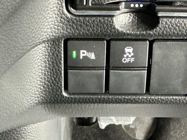 N-BOXカスタム L ドラレコ ナビ Rカメラ ブルートゥース 両席エアバック Bモニタ ブレーキサポート セキュリティー LEDランプ キーレスエントリー 記録簿 SRS 横滑り防止機能 片側電動両側スライドドア PW(21枚目)