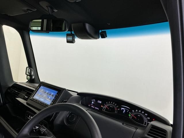 N-BOXカスタム L ドラレコ ナビ Rカメラ ブルートゥース 両席エアバック Bモニタ ブレーキサポート セキュリティー LEDランプ キーレスエントリー 記録簿 SRS 横滑り防止機能 片側電動両側スライドドア PW(31枚目)