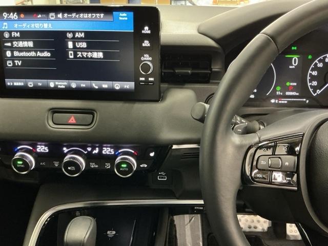 ヴェゼル ｅ：ＨＥＶＺ　ドラレコ　ナビ　Ｒカメラ　ブルートゥース　Ｓヒータ　地デジフルセグＴＶ　定期点検記録簿　電動テールゲート　サイドエアバッグ　後カメラ　前後障害物センサー　横滑防止装置　エアコン　ＬＥＤヘットライト（3枚目）