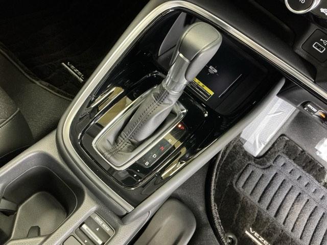 ヴェゼル ｅ：ＨＥＶＺ　ドラレコ　ナビ　Ｒカメラ　ブルートゥース　Ｓヒータ　地デジフルセグＴＶ　定期点検記録簿　電動テールゲート　サイドエアバッグ　後カメラ　前後障害物センサー　横滑防止装置　エアコン　ＬＥＤヘットライト（22枚目）